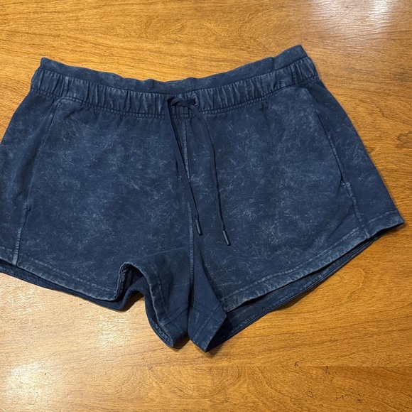 Lululemon Inner Glow High-Rise Short 3" in the "Acid Rubber Dye True Navy" - Picture 1 of 8